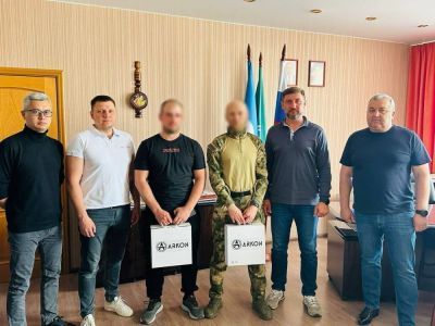 Бойцам передали монокуляры