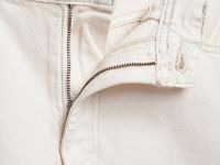 Шорты-бермуды, Белый