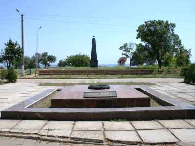 Братская могила советских воинов