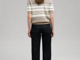 Легкий джемпер с принтом в полоску