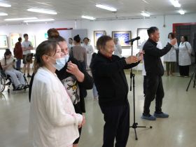 В Национальном центре медицины Якутии открыли выставку картин юных художников