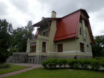 Особняк Шене с участком парка