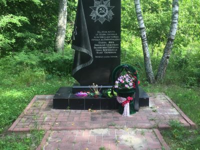 Братская могила партизанок С. Кричевской и Е. Янек, погибших в 1941 г. в боях с немецко-фашистскими захватчиками