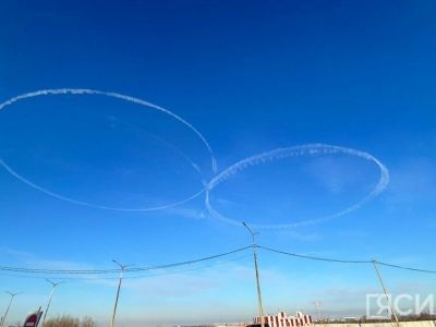 Пилоты авиакомпании «Якутия» поздравили якутянок с 8 Марта