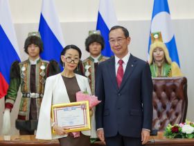 Глава Якутии вручил государственные награды