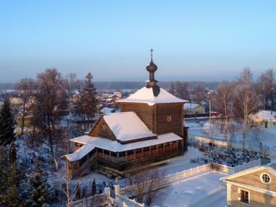 Вознесенская церковь (деревянная) с иконостасом и деревянной скульптурой