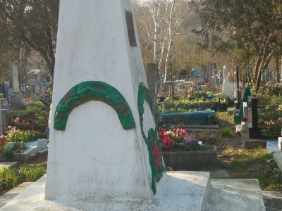 Братская могила советских воинов, погибших в боях с фашистскими захватчиками