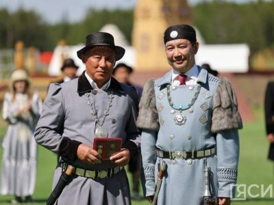 Глава Якутии вручил государственные награды республики жителям Верхневилюйского района