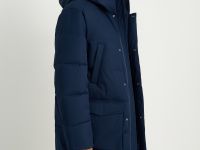 Утепленное пальто с накладными карманами