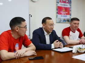 Олимпийские чемпионы Никита Крюков и Александр Бессмертных обсудили развитие лыжного спорта в Якутии