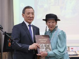 В Якутске открылась персональная выставка Марфы Оконешниковой