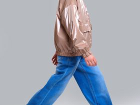 Куртка текстильная с полиуретановым покрытием для девочек (ветровка)