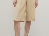 Шорты-бермуды с защипами