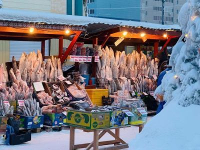 Строганина, мясо, деликатесы: обзор цен на Крестьянском рынке Якутска