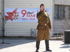 «Поём двором». В Якутске поздравили ветерана Великой Отечественной войны Петра Яковлева