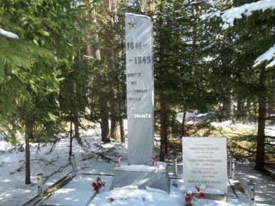 Братская могила воинов Советской Армии, погибших в 1944 г.