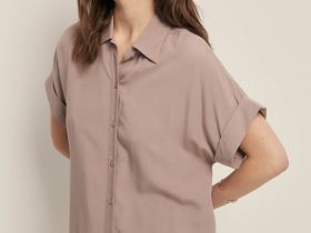 Блузка с коротким рукавом и отложным воротником