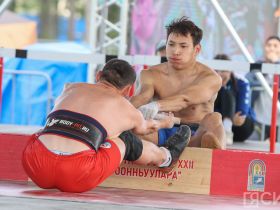 Завершились соревнования по мас-рестлингу и якутской вертушке на Играх Манчаары