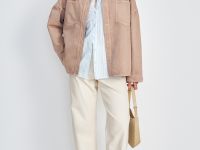 Джинсовая куртка с карманами