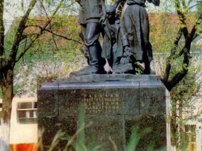 Обелиск-памятник в память рабочим, расстрелянным царскими жандармами в 1915 году