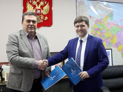 Союз журналистов России и издательство «Наука» подписали соглашение о стратегическом сотрудничестве /    