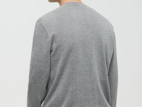 Джемпер с эластичным низом