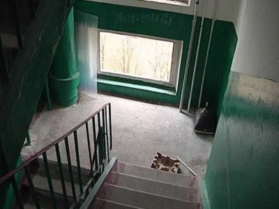 В Якутске следователи ищут мать найденного в подъезде малолетнего ребенка