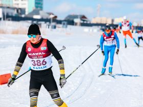 Звезды Олимпийских игр пробежали лыжный марафон с якутянами