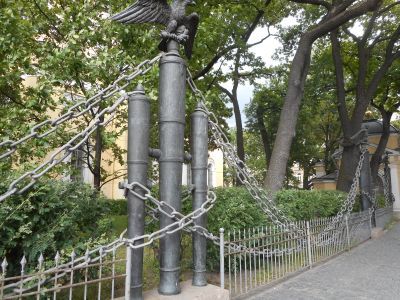 Ограда из пушек