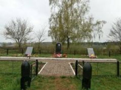 Братская могила воинов Советской Армии, погибших в 1941-1944 гг.