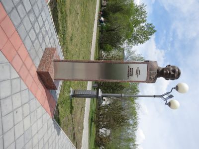 Бюсты Героев Советского Союза Хомушку Ч.Н., Бухтуева М.А., Кечил-оола Т.Б.