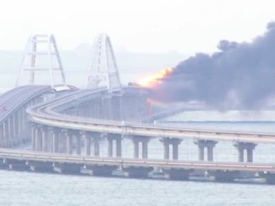 На Крымском мосту подорвали грузовой автомобиль