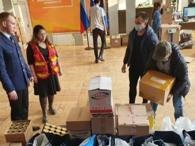 Волонтеры «ЛОРПа» передали гуманитарную помощь в оперштаб Якутии