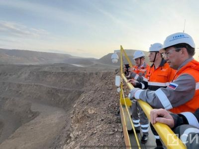 Глава Якутии посетил крупнейший золотодобывающий кластер Гросс