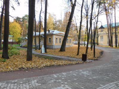 Домик смотрителя дворца (основание)