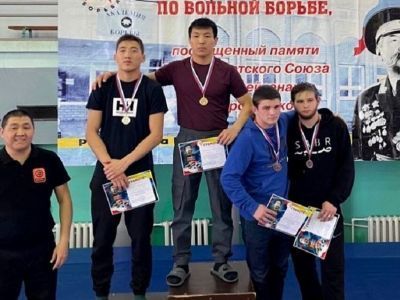 Якутские борцы завоевали пять медалей Всероссийского турнира в Элисте