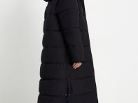 Утепленное пальто с капюшоном