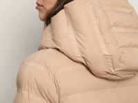 Утепленное пальто с капюшоном