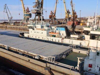 В Жатае и Хандыге готовят суда для выхода в первые рейсы на реки Алдан, Амгу и Вилюй