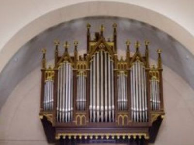 Орган и саксофон при свечах: ночные огни двух Америк