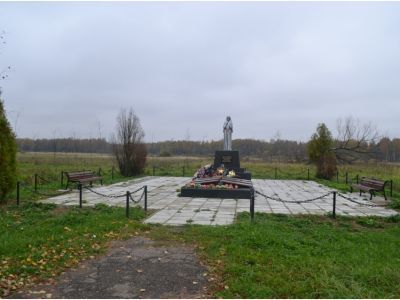 Братская могила мирных жителей, заживо сожженных фашистами 12 марта 1943 г.