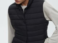 Утепленный жилет приталенного силуэта