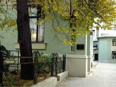 Служебный флигель