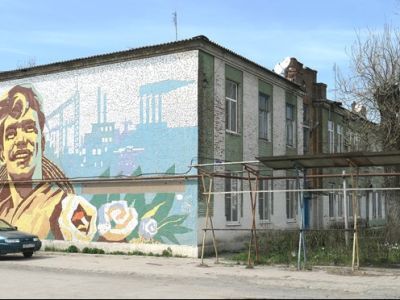 Жилой дом с мозаичным тематическим панно на южном фасаде