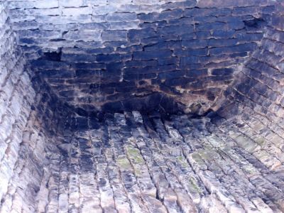 Каменный сарай для хранения зерна и сена