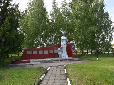 Памятник советским воинам, погибшим на фронтах Великой Отечественной войны