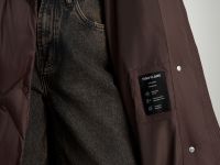 Пуховое пальто с капюшоном и воротником-стойкой