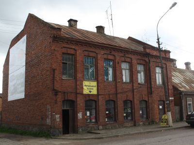 Дом жилой с торговыми помещениями