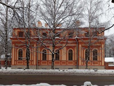 Дом служебный