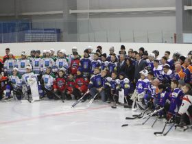 С участием восьми команд начался чемпионат Якутии по хоккею